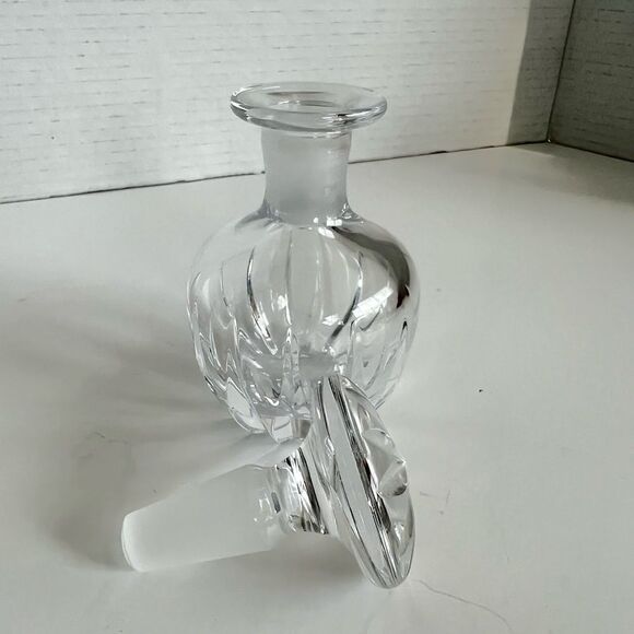VINTAGE CUT GLASS PERFUME BOTTLE WITH STOPPER - Picture 5 of 6